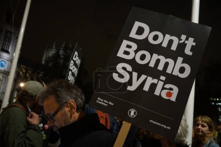 Téléchargez les photos : LONDRES - STOP THE WAR PROTEST - SYRIE VOTE - en image libre de droit