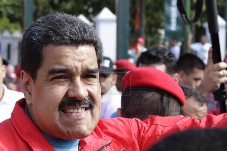 Foto de VENEZUELA, Caracas: Presidente venezolano Nicolás Maduro con Activistas del Partido Socialista Unido de Venezuela en el Partido Socialista Unido de Venezuela, PSUV en español, sede en Caracas, el 6 de diciembre de 2015 - Imagen libre de derechos