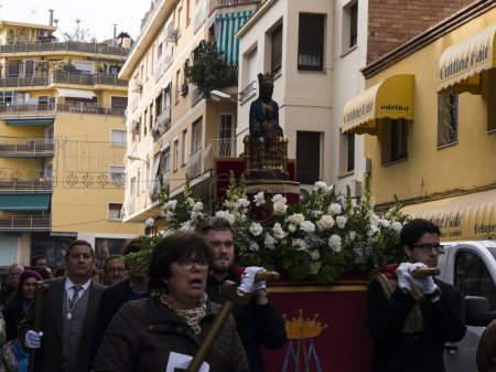 Téléchargez les photos : ESPAGNE, Castelldefels : Les catholiques espagnols célèbrent la fête de l'Immaculée Conception le 8 décembre 2015 à Castelldefels. - en image libre de droit