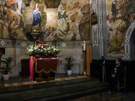 Téléchargez les photos : ESPAGNE, Castelldefels : Les catholiques espagnols célèbrent la fête de l'Immaculée Conception le 8 décembre 2015 à Castelldefels. - en image libre de droit