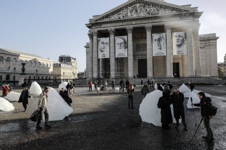 Téléchargez les photos : FRANCE - PARIS - SOMMET CLIMATIQUE - en image libre de droit