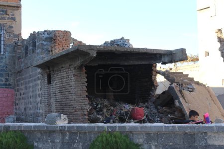 Téléchargez les photos : La destruction de Diyarbakir. Le commandement central de l'armée turque affirme avoir tué plus de 500 terroristes du PKK" - en image libre de droit