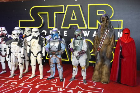 Téléchargez les photos : Angleterre, Londres - décembre 2015 : Première mondiale de Star Wars : The Force Awakens - en image libre de droit