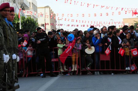 Téléchargez les photos : TUNISIE - BOUZID SIDI - ANNIVERSAIRE DE L'IMMOLATION - en image libre de droit