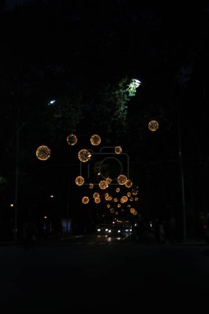 Téléchargez les photos : Vue nocturne de la ville avec des lumières - en image libre de droit
