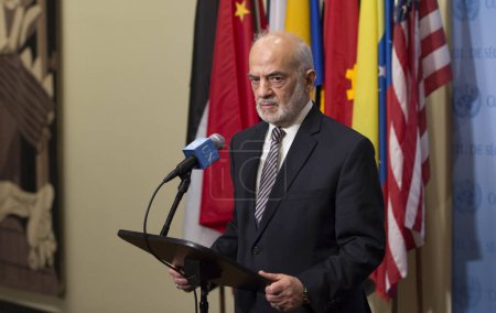 Téléchargez les photos : UNITED STATES, New York: Ibrahim al-Eshaiker al-Jaafari, Minister for Foreign Affairs of Iraq, held a press conference on December 18, 2015 at the United Nations. - en image libre de droit
