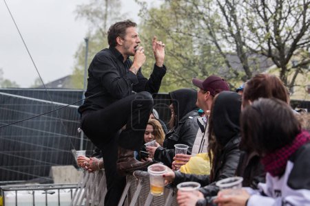 Téléchargez les photos : "Les Chiens "au Spydeberg Rock Festival 2015 - en image libre de droit