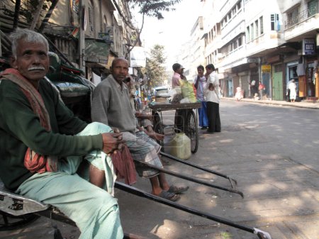 Foto de Conductor de rickshaw en la ciudad asiática - Imagen libre de derechos