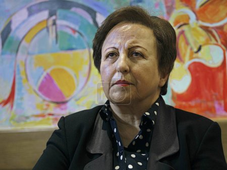 Téléchargez les photos : UNITED KINGDOM, London (file): A file shows Iranian Nobel Peace winner Shirin Ebadi in London on December 14, 2015.Following the US-Iranian prisoner exchange on January 16, 2016 - en image libre de droit