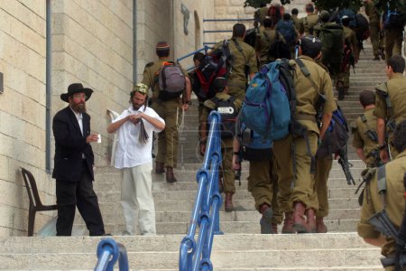 Téléchargez les photos : Membres de la police des frontières israélienne dans la vieille ville de Jérusalem - en image libre de droit