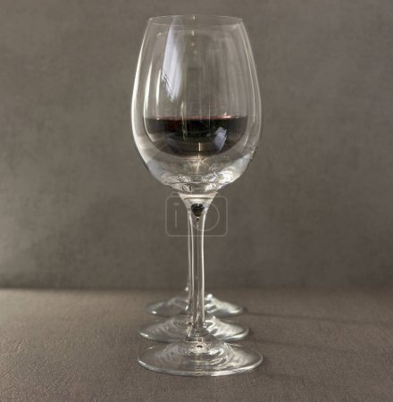 Foto de Las tres copas de vino - Imagen libre de derechos