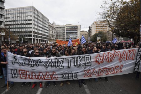 Téléchargez les photos : GRÈCE, Athènes : Manifestants à Athènes lors d'une manifestation massive, le 4 février 2016. - en image libre de droit