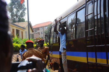 Téléchargez les photos : OUGANDA, Kampala : David Sejusa au tribunal militaire de Kampala, Ouganda, le 9 février 2016 - en image libre de droit