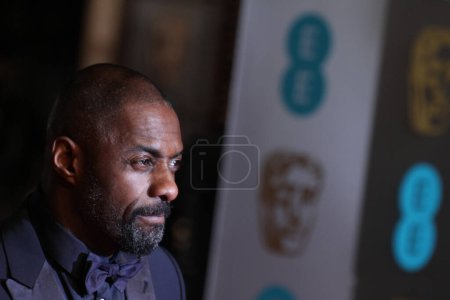 Téléchargez les photos : LONDRES, ANGLETERRE - 14 FÉVRIER : Idris Elba assiste aux EE British Academy Film Awards au Royal Opera House le 14 février 2016 à Londres, Angleterre. - en image libre de droit