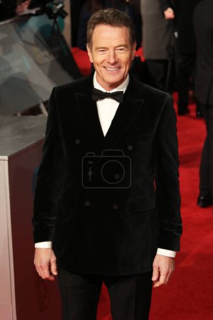 Téléchargez les photos : LONDRES, ANGLETERRE - 14 FÉVRIER : Bryan Cranston assiste aux EE British Academy Film Awards au Royal Opera House le 14 février 2016 à Londres, Angleterre. - en image libre de droit