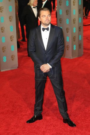 Téléchargez les photos : LONDRES, ANGLETERRE - 14 FÉVRIER : Leonardo Dicaprio assiste aux EE British Academy Film Awards au Royal Opera House le 14 février 2016 à Londres, Angleterre. - en image libre de droit