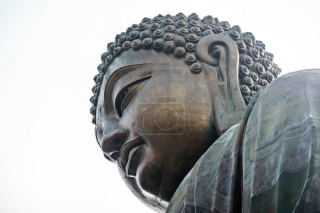 Foto de Gran estatua de Buda vista de cerca - Imagen libre de derechos