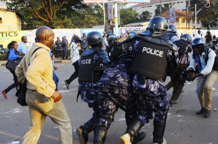 Téléchargez les photos : OUGANDA - ELECTIONS - VIOLENCE et émeute - en image libre de droit