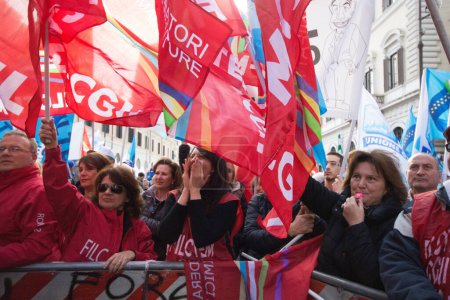Téléchargez les photos : ITALIE, Rome : Les employés d'Eni, la multinationale italienne du pétrole et du gaz, font grève à Rome, en Italie, le 19 février 2016 - en image libre de droit