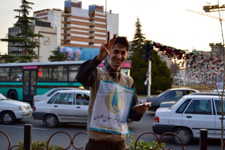 Téléchargez les photos : IRAN, Téhéran : deux jours avant les élections législatives, à Téhéran, le 24 février 2016. Les Iraniens ont eu un avant-goût de la campagne pour les élections de la semaine prochaine, opposant réformistes et modérés aux conservateurs dans les sondages - en image libre de droit