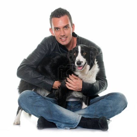 Téléchargez les photos : Bel homme avec son chien - en image libre de droit