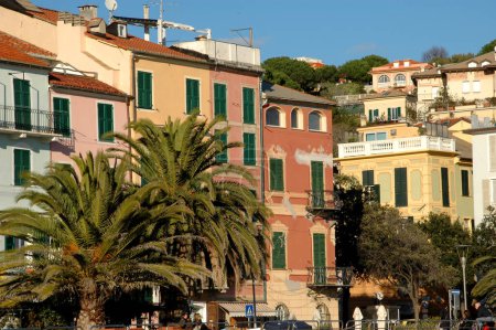 Téléchargez les photos : Riviera italienne, Celle Ligure, lieu de voyage en arrière-plan - en image libre de droit