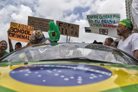Photo for BRAZIL, Sao Paulo: Anti-government protestors jam Avenida Paulista during a demonstration calling for the removal of President Dilma Rousseff on March 13, 2016 in Sao Paulo, Brazil. - Royalty Free Image