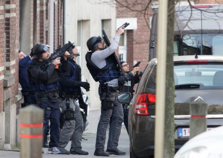 Photo for BELGIUM, Brussels: Police officers intervene at the site of a shooting on Dries-Driesstraat at Forest-Vorst, in Brussels, on March 15, 2016. - Royalty Free Image