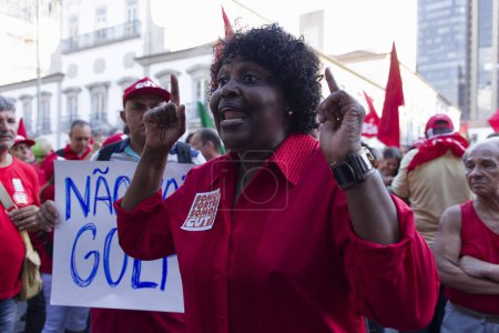 Téléchargez les photos : BRÉSIL, Sao Paulo : Des milliers de manifestants manifestent contre l'ancien président brésilien (2003-2011) Luiz Ignacio Lula da Silva à Sao Paulo, le 20 mars 2016 - en image libre de droit