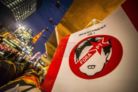 Téléchargez les photos : BRAZIL, Sao Paulo: A sign which reads Impeachment Ja! is seen on Avenida Paulista, in Sao Paulo on March 21, 2016 as demonstrators camp to claim the impeachment of President Dilma Rousseff and against corruption in Petrobras scandal case. - en image libre de droit