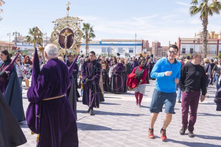 Téléchargez les photos : Personnes célébrant Pâques en Espagne, concept de religion - en image libre de droit