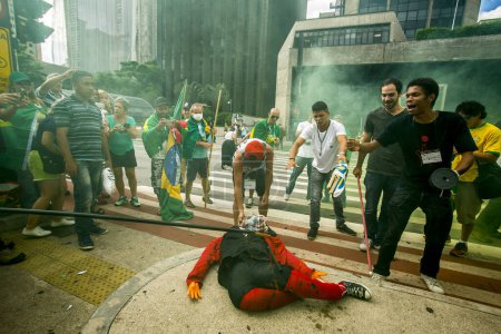 Photo for Brazil, Curitiba - March 26, 2016: Protesters in front of the Federal Court in Curitiba, Brazil on. Traditionally Saturday before Easter, Catholics beat effigies of Judas the apostle - Royalty Free Image