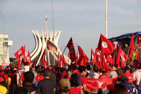 Photo for Unionists and Worker's Party (PT) supporters demonstrate in support of President Dilma Rousseff and former President Luiz Ignacio Lula da Silva in front of the Congress in Brasilia on - Royalty Free Image