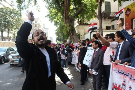 Téléchargez les photos : EGYPTE-CAIRO-PROTEST et personnes - en image libre de droit