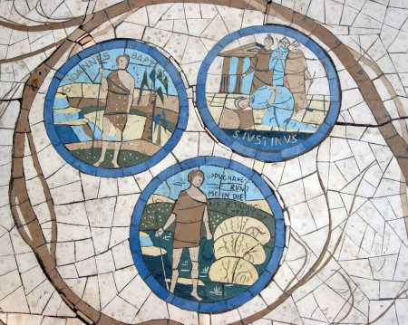 Foto de "Mosaico frente a la iglesia en el Monte de las Bienaventuranzas" - Imagen libre de derechos