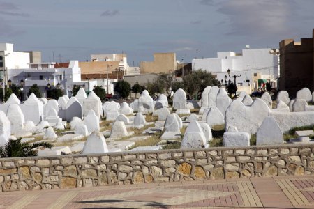 Téléchargez les photos : Cimetière musulman, Kairouan, Tunisie - en image libre de droit