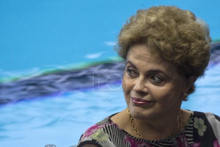 Foto de BRASIL, Río de Janeiro: La presidenta brasileña Dilma Rousseff anunció el 8 de abril de 2016 en Río de Janeiro que el programa de vivienda asequible Minha Casa, Minha Vida de Brasil agregaría 2 millones de unidades para 2018. - Imagen libre de derechos