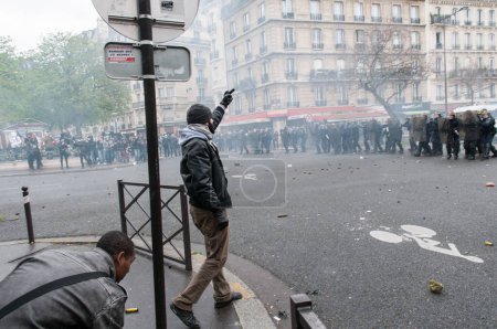 Foto de Manifestaciones masivas durante la manifestación laboral en París Francia - Imagen libre de derechos