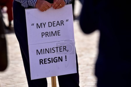 Foto de MALTA, Valletta: A protestor holds a sign reading My dear Prime minister resign! during a demonstration calling on Maltese Prime minister Joseph Muscat to resign after two members of his government were named in the Panama Papers leak scandal - Imagen libre de derechos