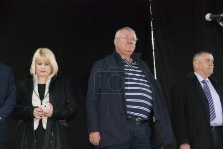 Foto de SERBIA, Vrsac: El ex diputado serbio Vojislav Seselj, que fue juzgado por el Tribunal de La Haya, es visto antes de una manifestación en Vrsac el 10 de abril de 2016, como parte de su campaña electoral en Serbia. - Imagen libre de derechos