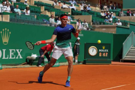 Foto de MONACO, Monte Carlo: Partido de tenis en el torneo ATP Masters Series de Montecarlo el 15 de abril de 2016 en Mónaco. - Imagen libre de derechos
