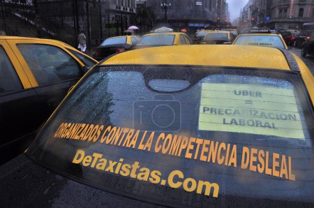Foto de Protesta del transporte Uber en Argentina - Imagen libre de derechos