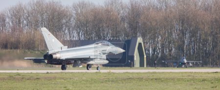 Téléchargez les photos : IEEUWARDEN, PAYS-BAS - 11 AVRIL 2016 : Eurofighter de l'armée de l'air allemande - en image libre de droit