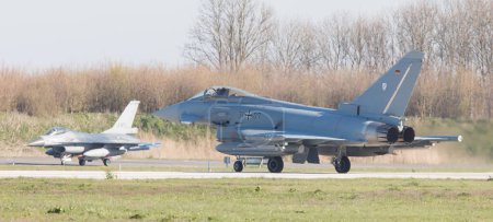 Téléchargez les photos : LEEUWARDEN, PAYS-BAS - 11 AVRIL 2016 : Force aérienne allemande - en image libre de droit