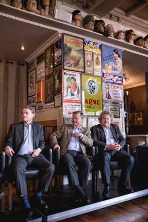 Téléchargez les photos : Photos de Knut Hartwig, Torbjrn et Johan Johansson du lancement du livre Mellommannen au café Christiania à Oslo, Norvège. - en image libre de droit