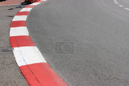 Téléchargez les photos : Texture de la course automobile Asphalte et Curb sur Monaco GP - en image libre de droit