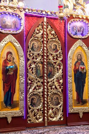 Téléchargez les photos : Iconostase dans l'église orthodoxe de Laszki Murowane, Ukraine - en image libre de droit