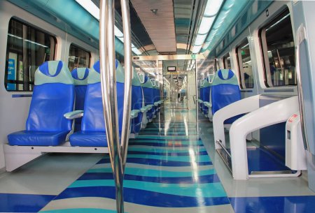 Téléchargez les photos : Train de métro à Dubaï, trains de métro à l'intérieur de la voiture - en image libre de droit