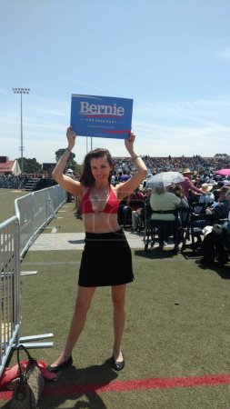 Téléchargez les photos : Alicia Arden assiste au rassemblement Bernie Sanders au lycée Santa Maria, Santa Maria, CA 28-05-16 - en image libre de droit