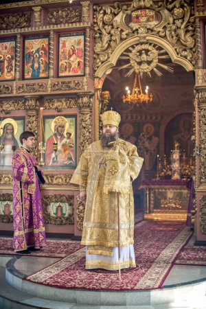 Foto de Liturgia ortodoxa con el obispo Mercurio en el Alto Monasterio de San Pedro en Moscú - Imagen libre de derechos